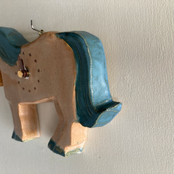 馬の掛け時計（青たてがみ）（陶製） 4枚目の画像