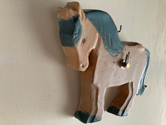 馬の掛け時計（青たてがみ）（陶製） 5枚目の画像