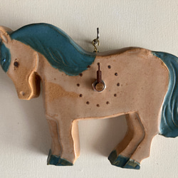 馬の掛け時計（青たてがみ）（陶製） 1枚目の画像