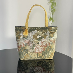 帯リメイクバッグ 本金箔 金の花と花菱亀甲 綿入りスクエアバッグ 持ち