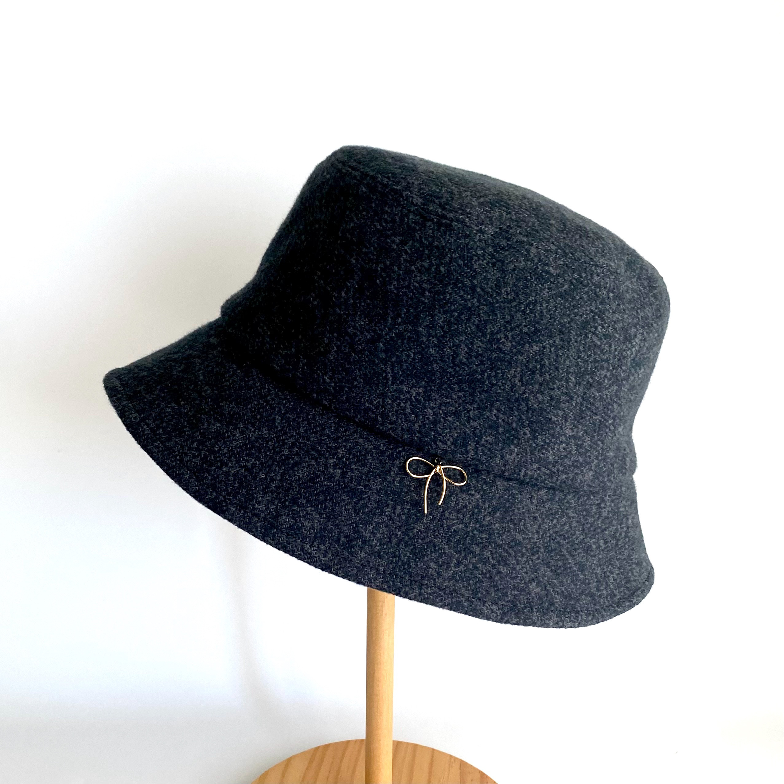 リボンチャームのバケットハット＊秋冬コットンツイード《サイズ受注製作》SS/S/M/L/LL＊レディース帽子
