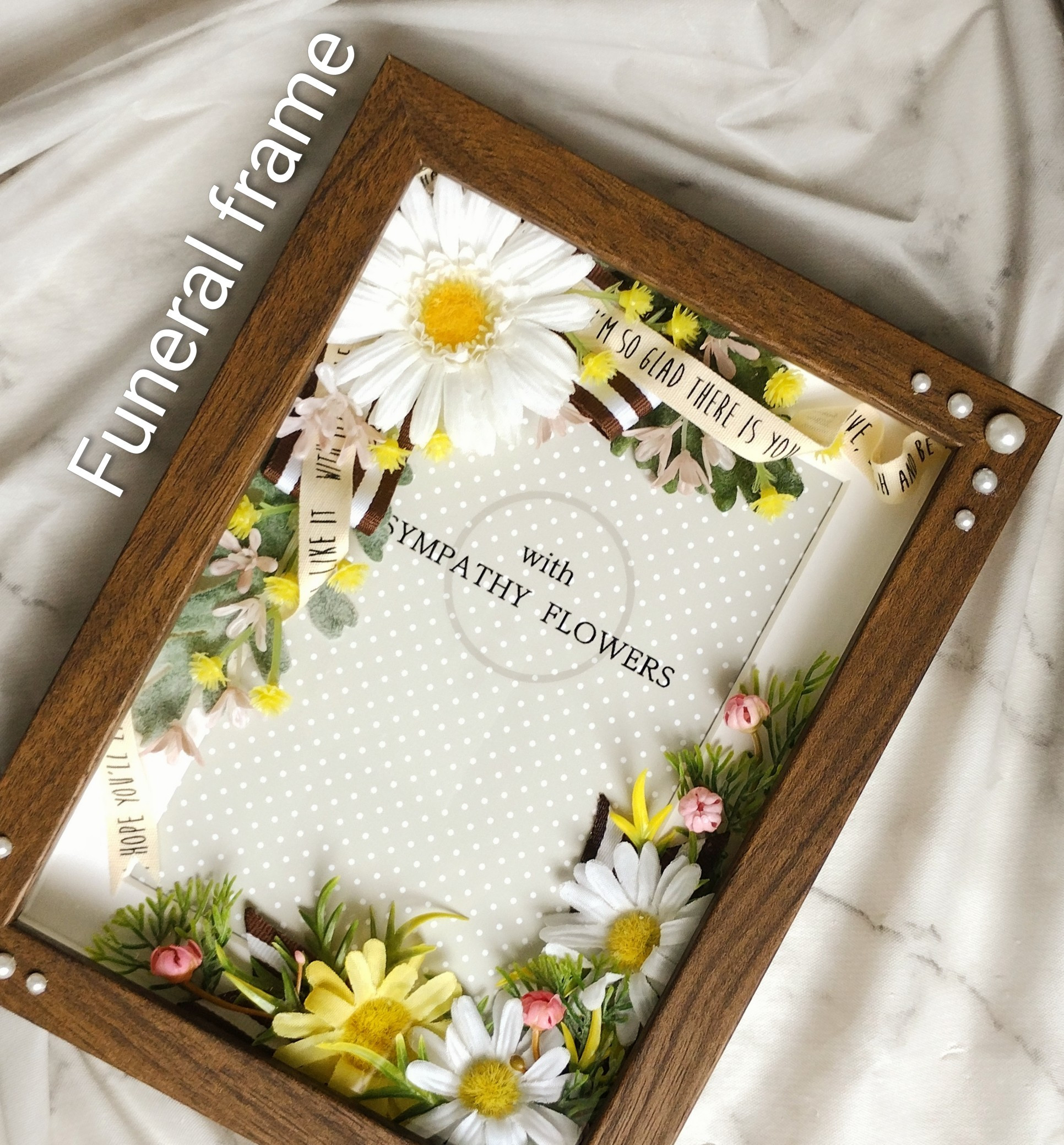 お悔やみ・虹の橋・フォトフレーム【遺影花額】　No.4６白いガーベラ・マーガレット・リボン～一点物～