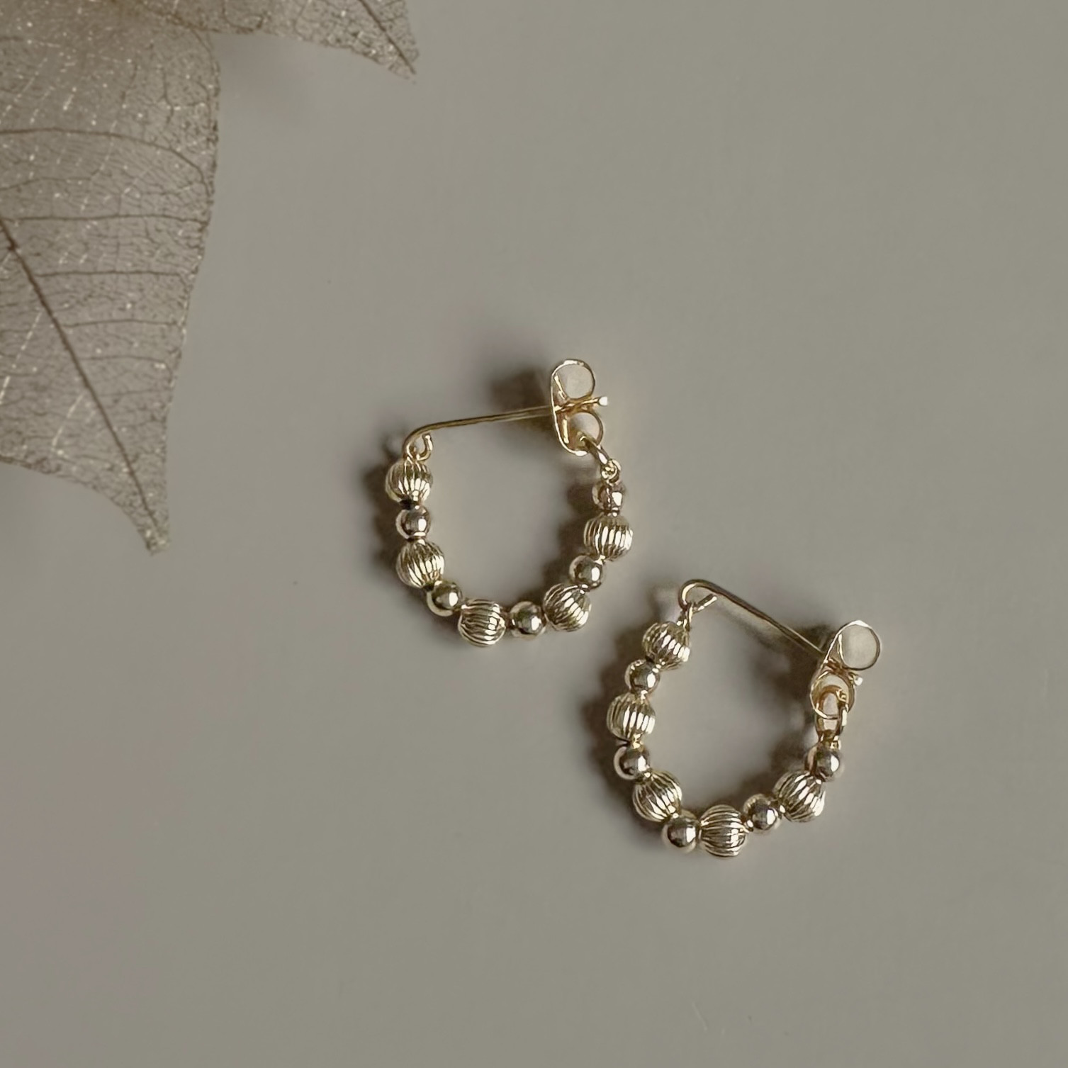 【冬の新作】14Kgfビーズ ミニフープピアス /金具変更可 イヤリング