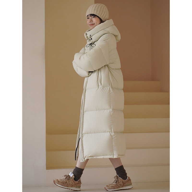 ゼロプレッシャー設計のロングダウンコート。ムースのようなふんわり感と高い保温性を両立。#852