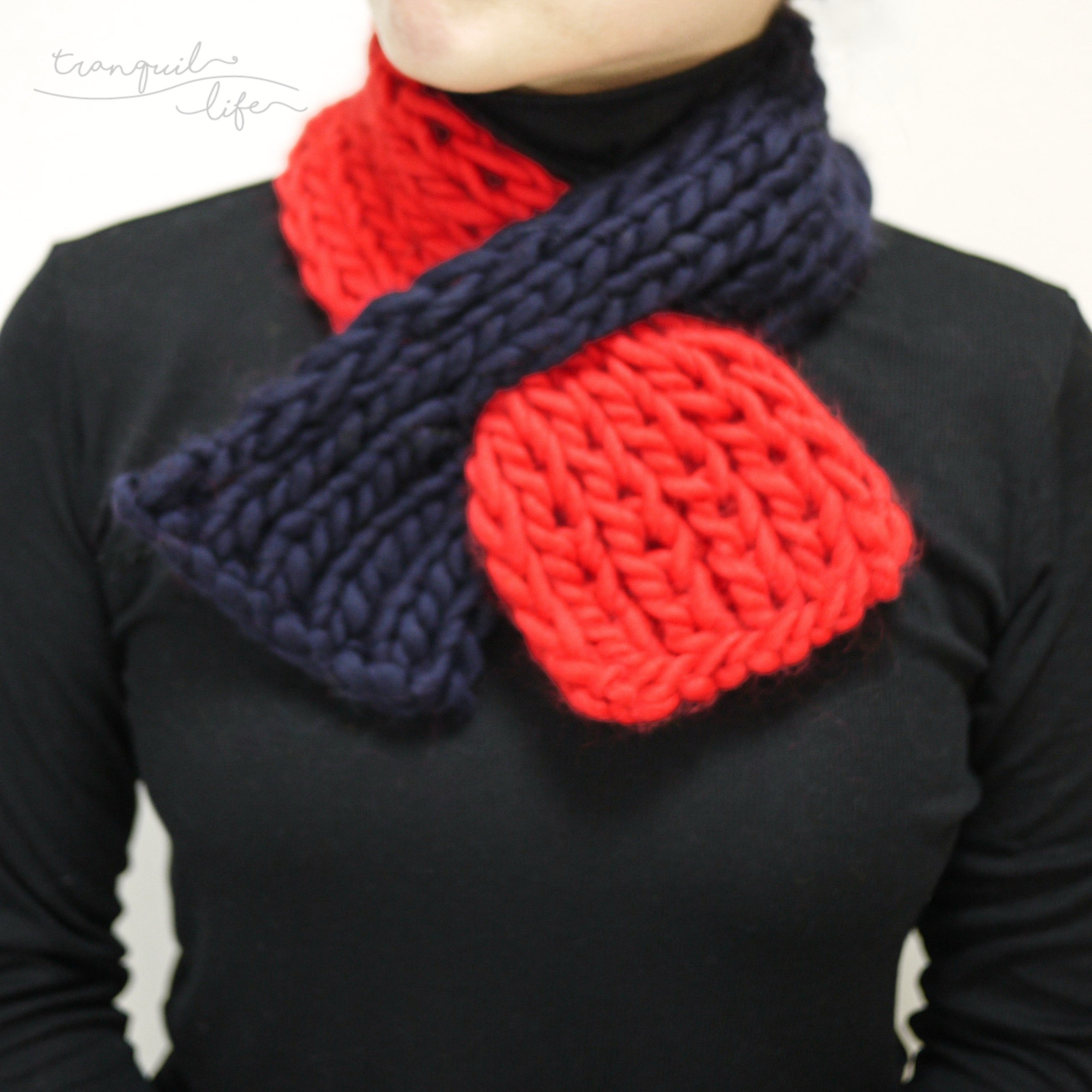 穴あきコンパクトマフラー　レッド×ネイビー