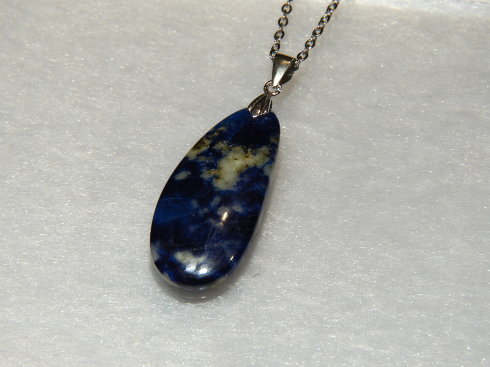 アフガニスタンの秘宝！濃いブルーの美しいアフガナイトのペンダント！メイドインジャパン　天然石　３