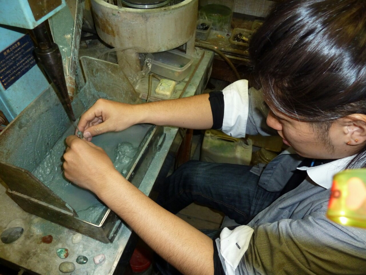 新作！宇宙の記憶！ロシア産の超貴重なパラサイト隕石のペンダントトップ！天然石　１０