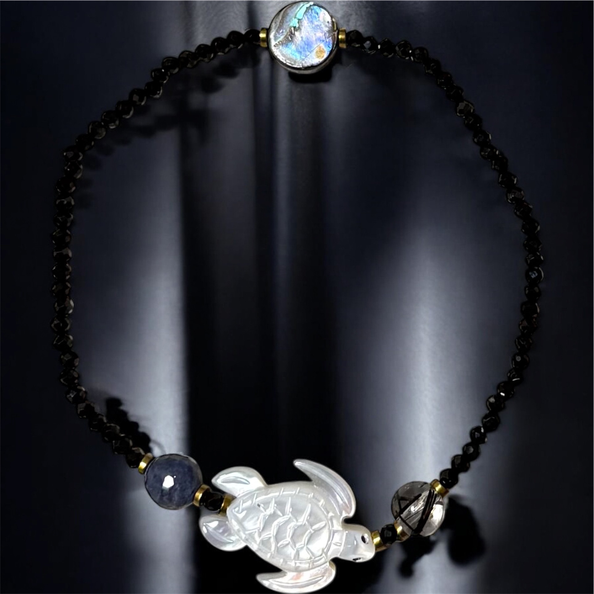 カメ天然石ブラックデザインブレスレット
