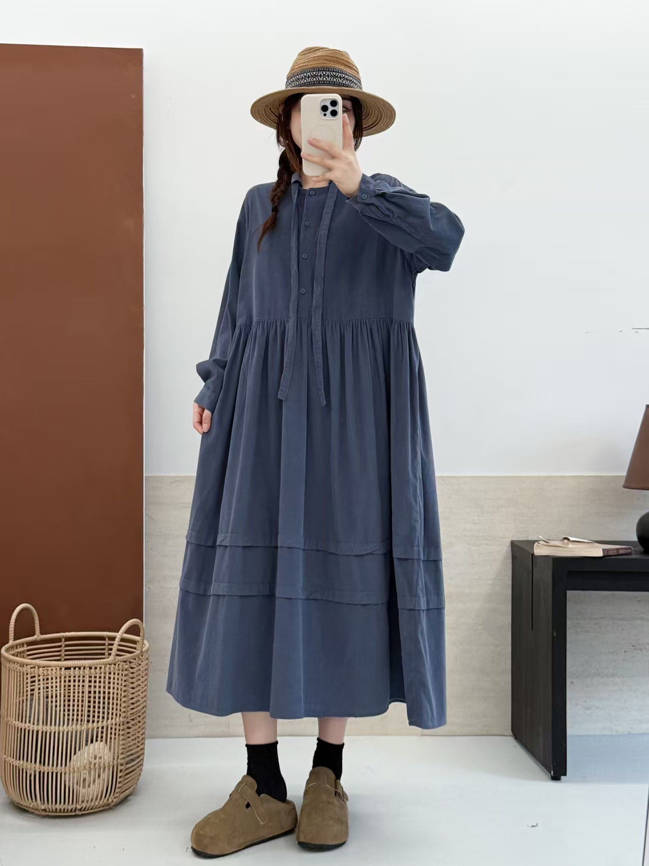 秋冬の新作婦人服小清新ベルト襟綿麻長袖ゆったりワンピース