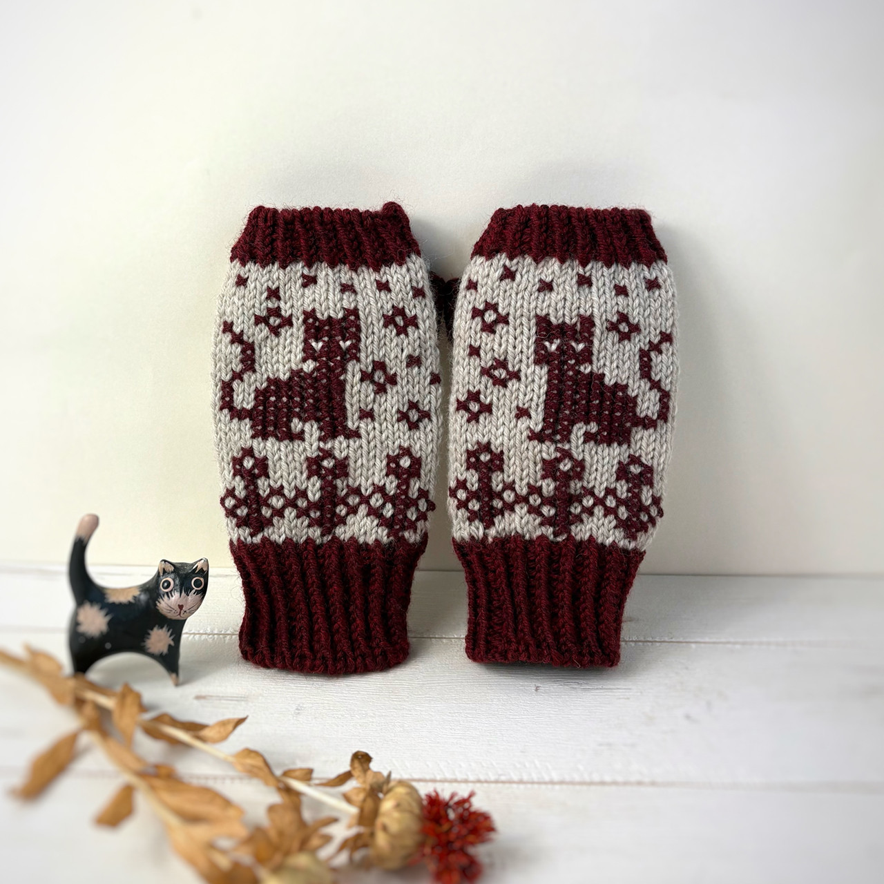 猫刺繍のハーフミトン(Bordeaux)