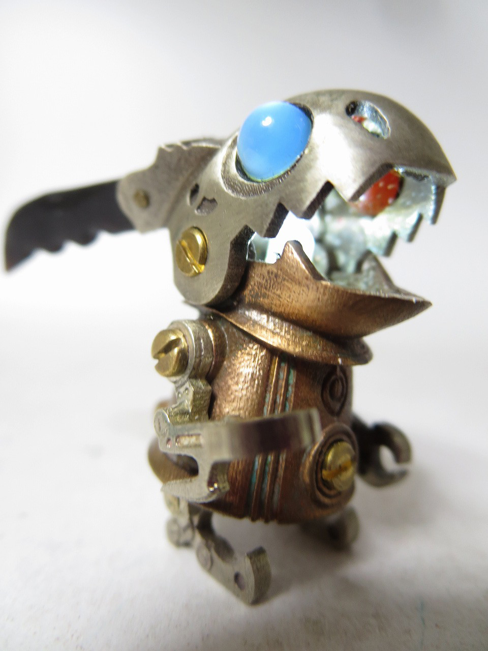 ぶるうあんどれっどあいずあかはらくろしろぎざつのつのちゃん（水牛角、牛骨）