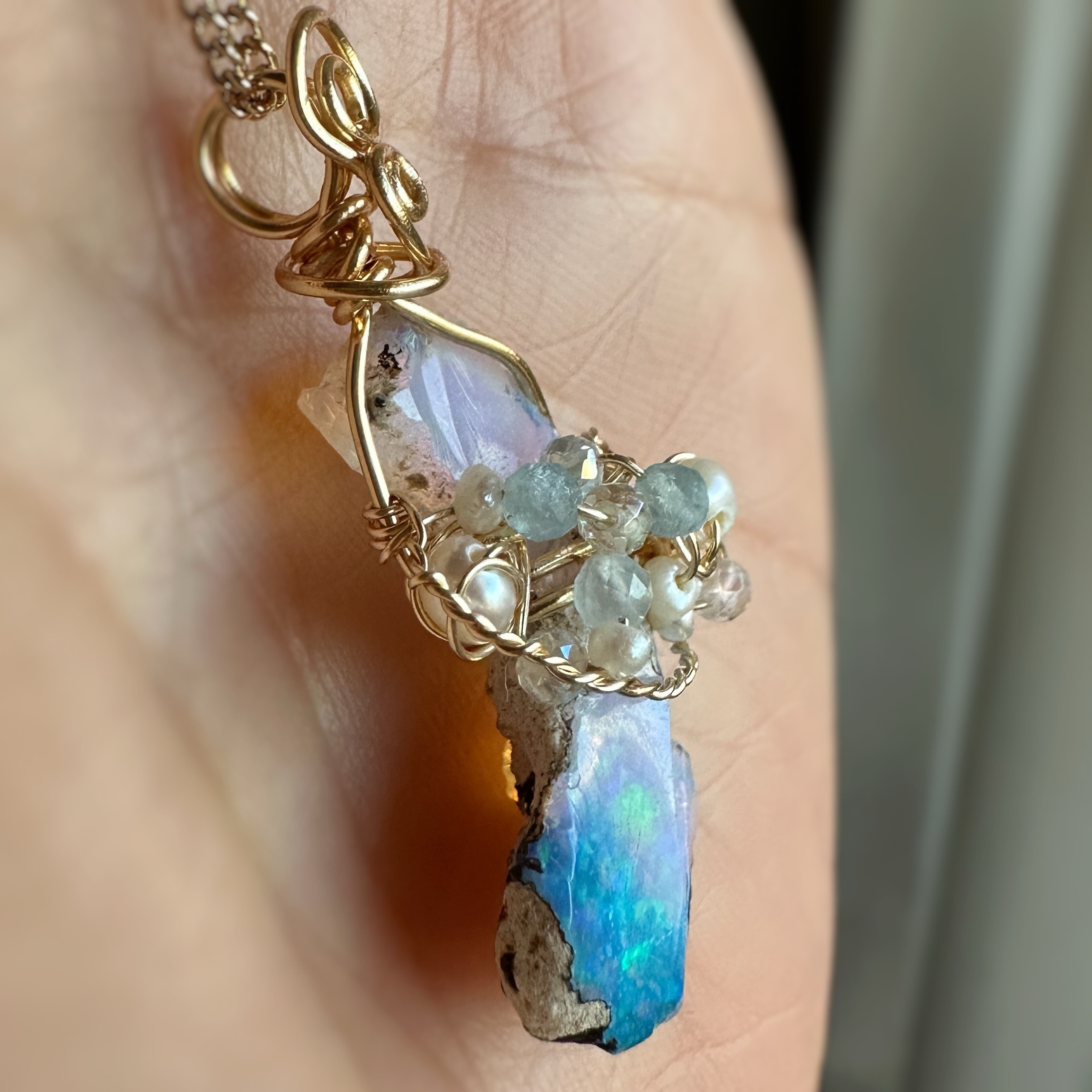 遊色煌く✴︎天の川のようなエチオピアオパールのワイヤージュエリー