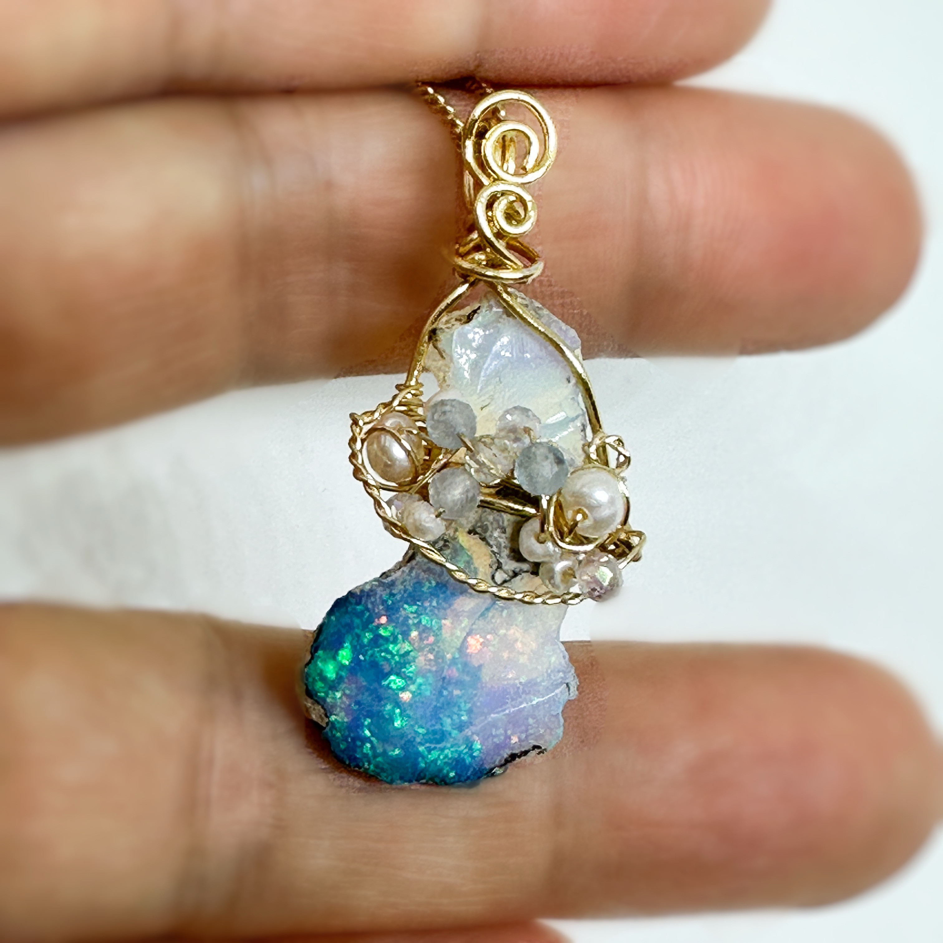 遊色煌く✴︎天の川のようなエチオピアオパールのワイヤージュエリー