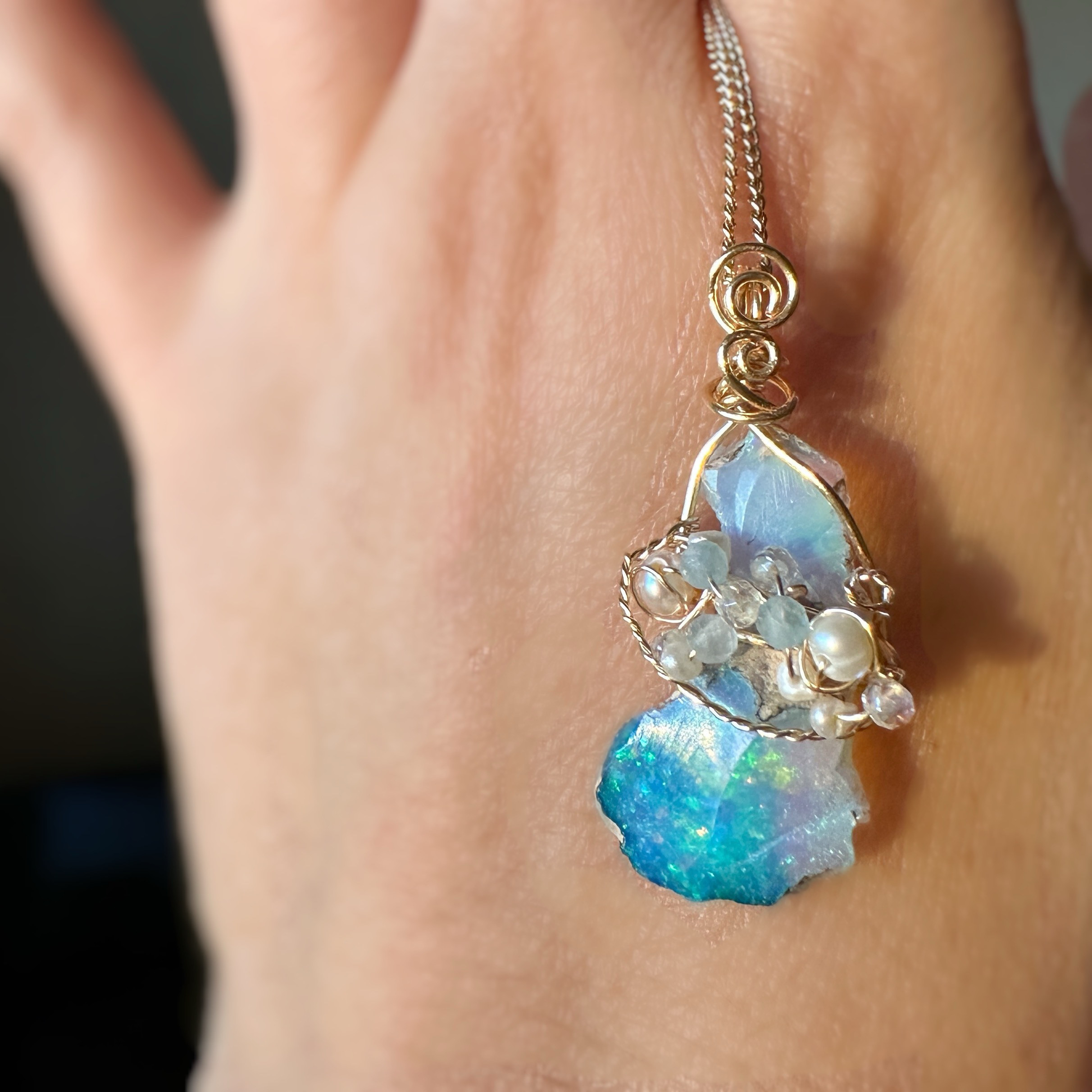 遊色煌く✴︎天の川のようなエチオピアオパールのワイヤージュエリー