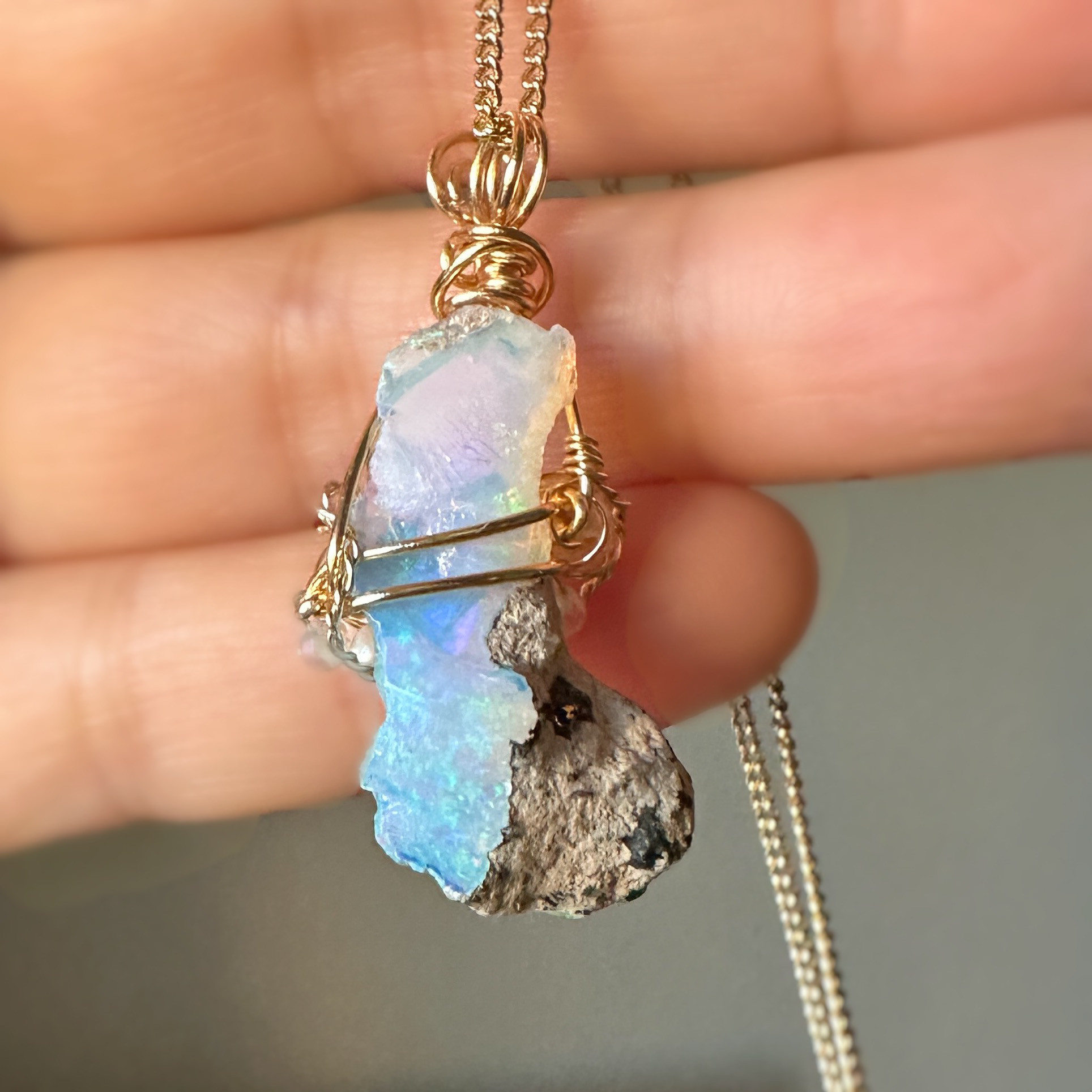 遊色煌く✴︎天の川のようなエチオピアオパールのワイヤージュエリー