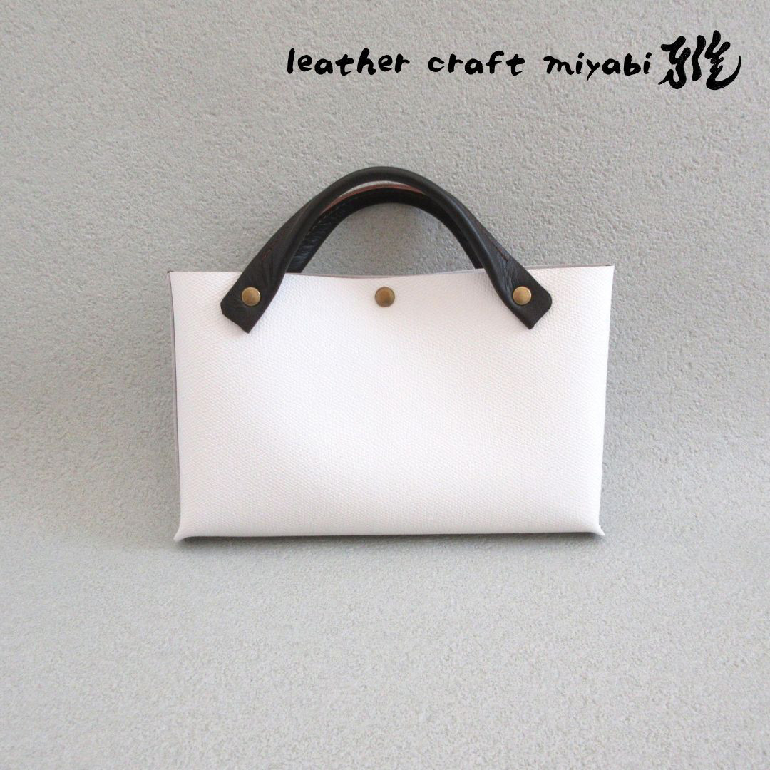 手縫い☆そのまま持っても映える♪《牛革》バッグインバッグ・ハンドソーイング・084