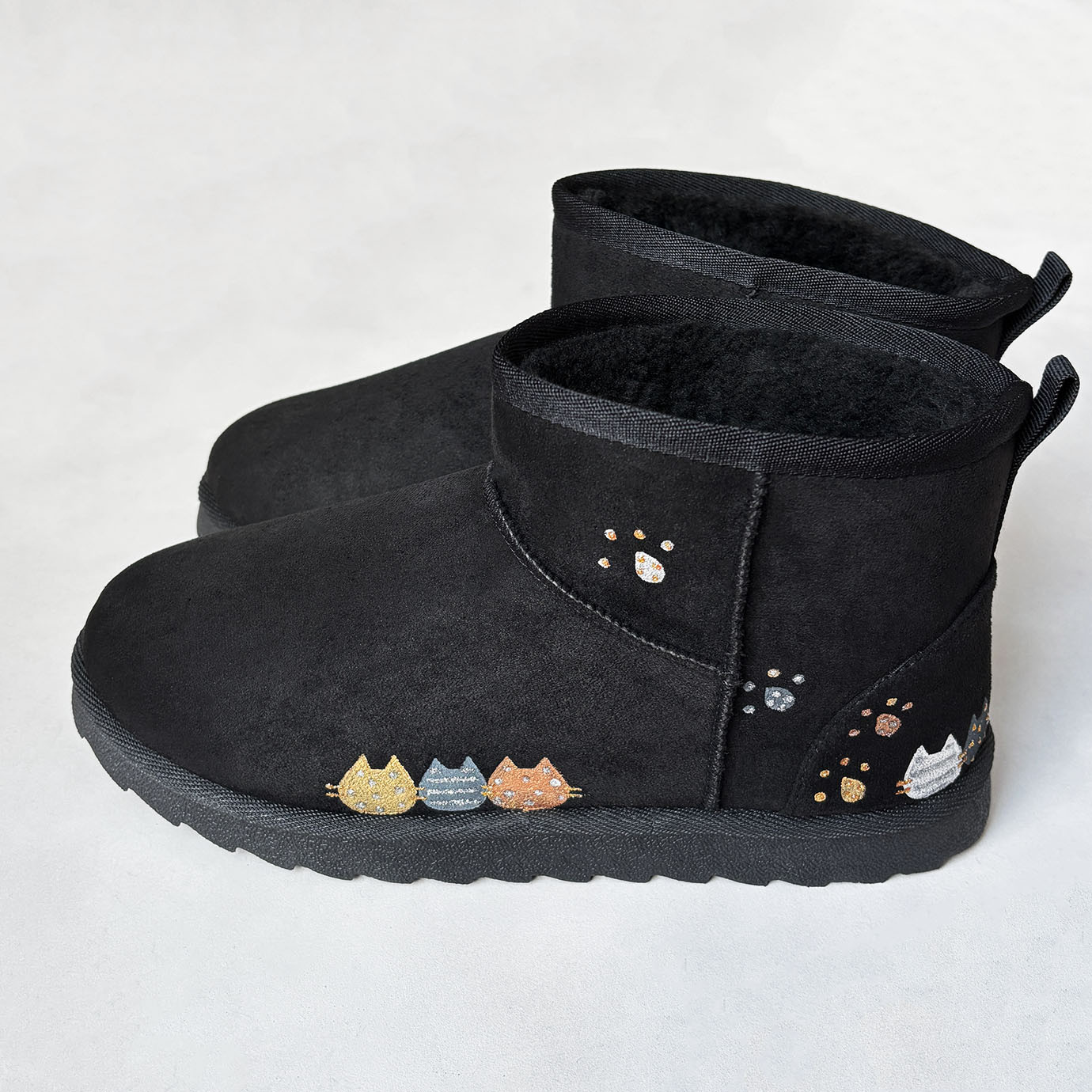 あったかボアのショート丈ねこ柄ブーツ✳︎黒！見え方を意識したユニークな猫柄ブーツ！【受注制作】