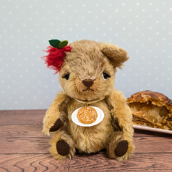 ヤギぬいぐるみ】雪のような白さ — ベルを携えたドイツ製モヘアのヤギ