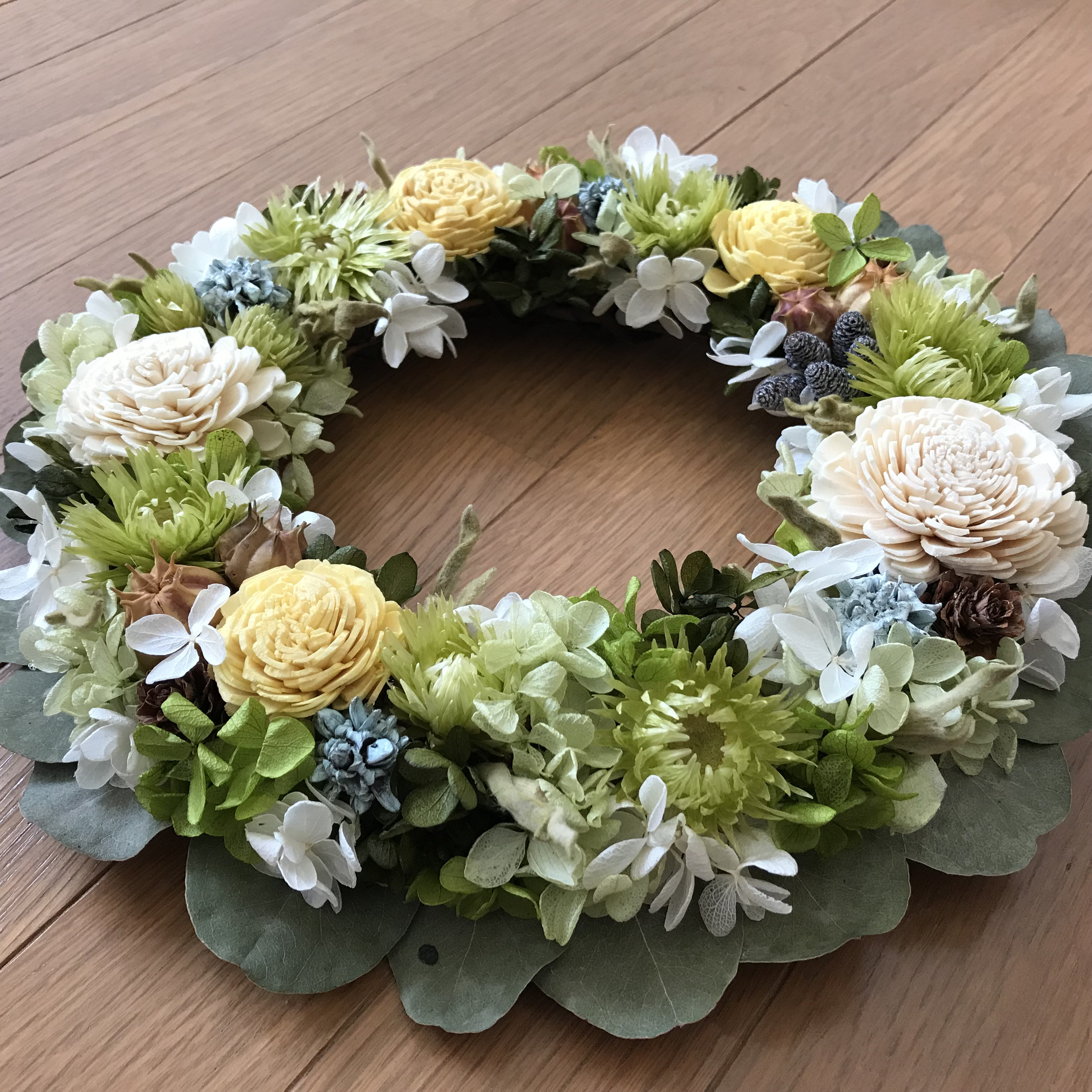 《迎春フラワーリース》爽やかな風に誘われてホワイトグリーンリース30cm（受注制作）