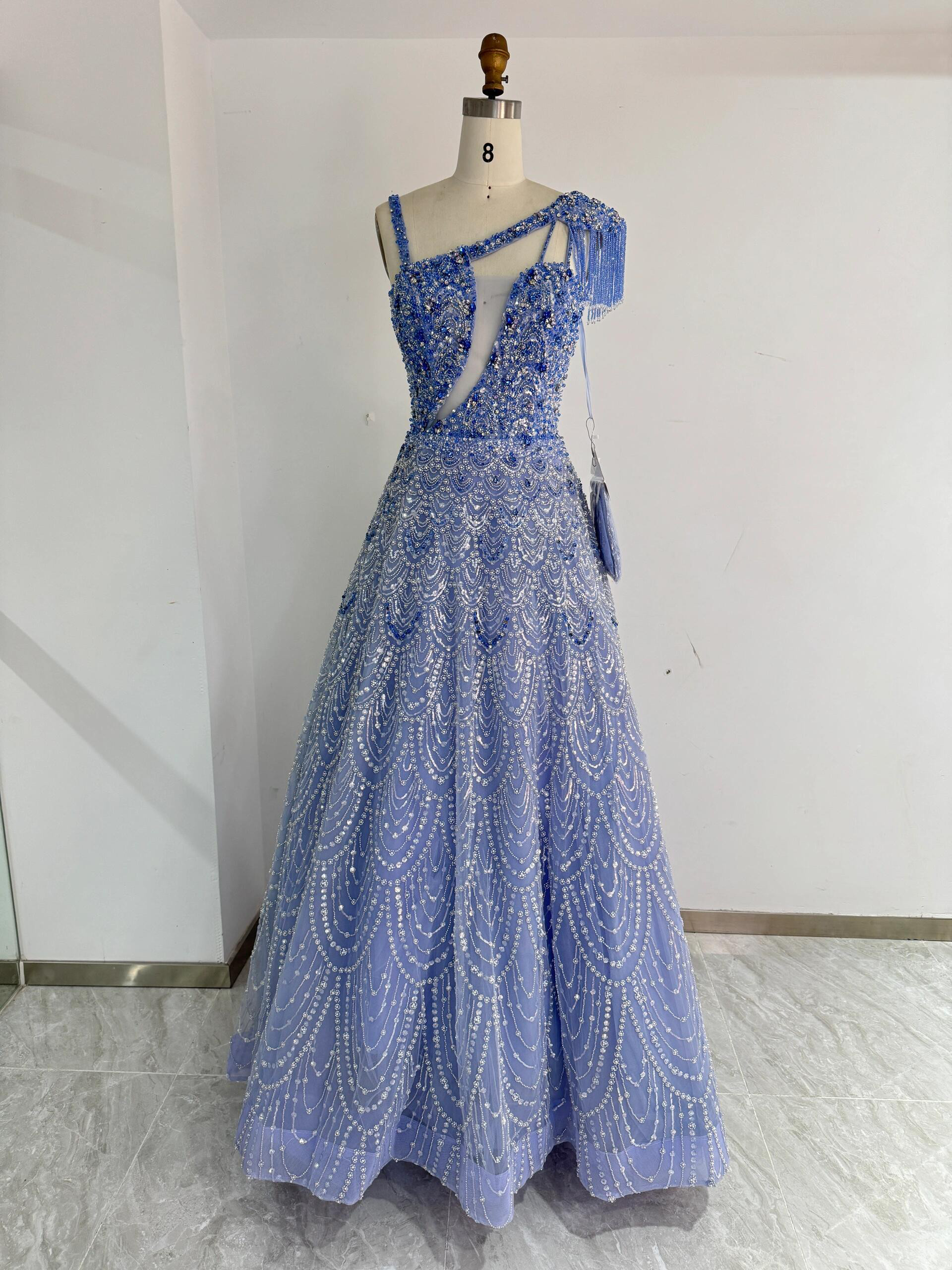 目立つ　ワンショルダー　水色ブルー　セクシー　個性的にカラードレス　Aライン　キラキラ　コンテスト演奏会音楽会　ファスナ