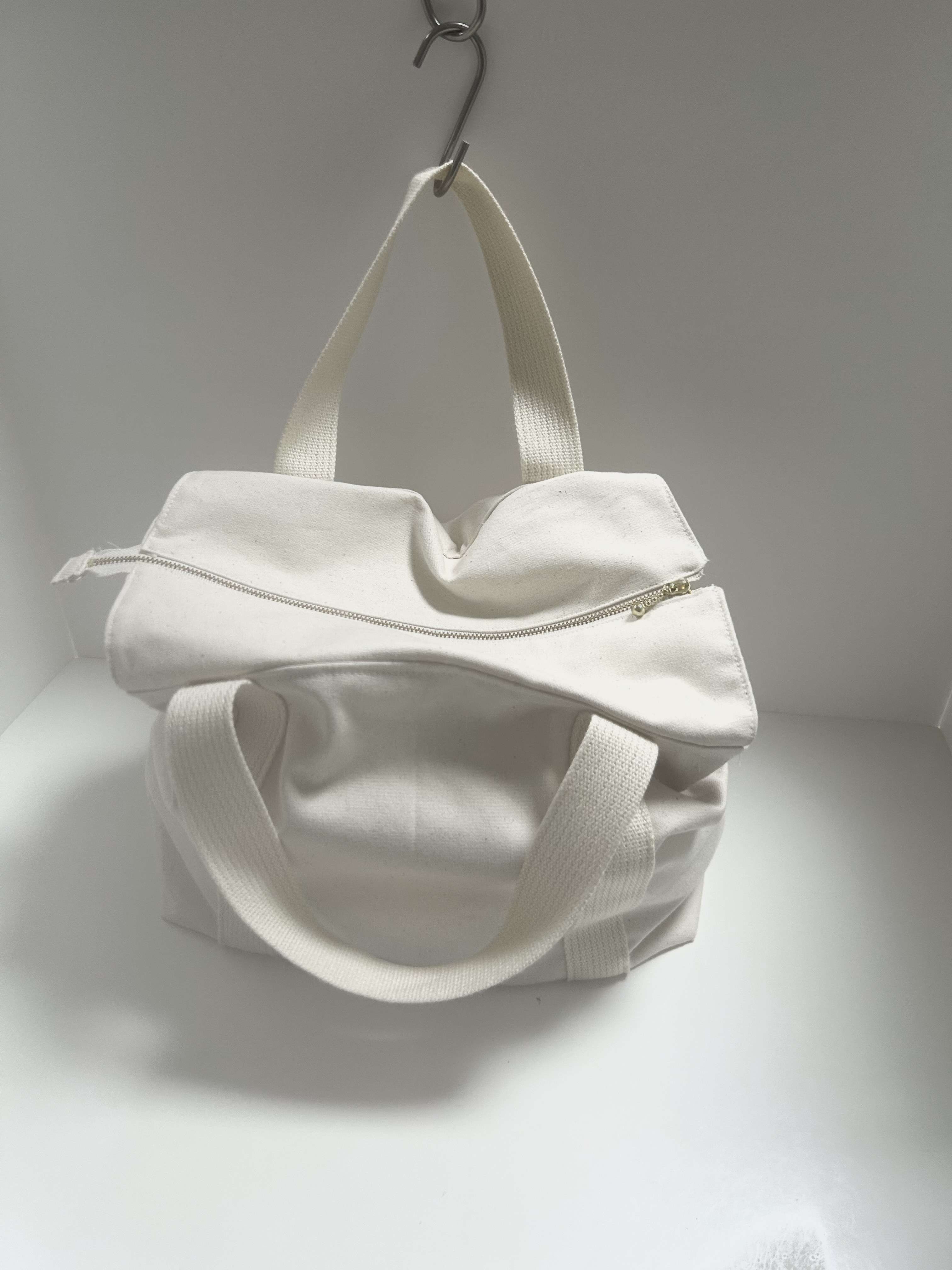 えらべるカラー　盗難防止のふたつきあなただけのトートバッグ