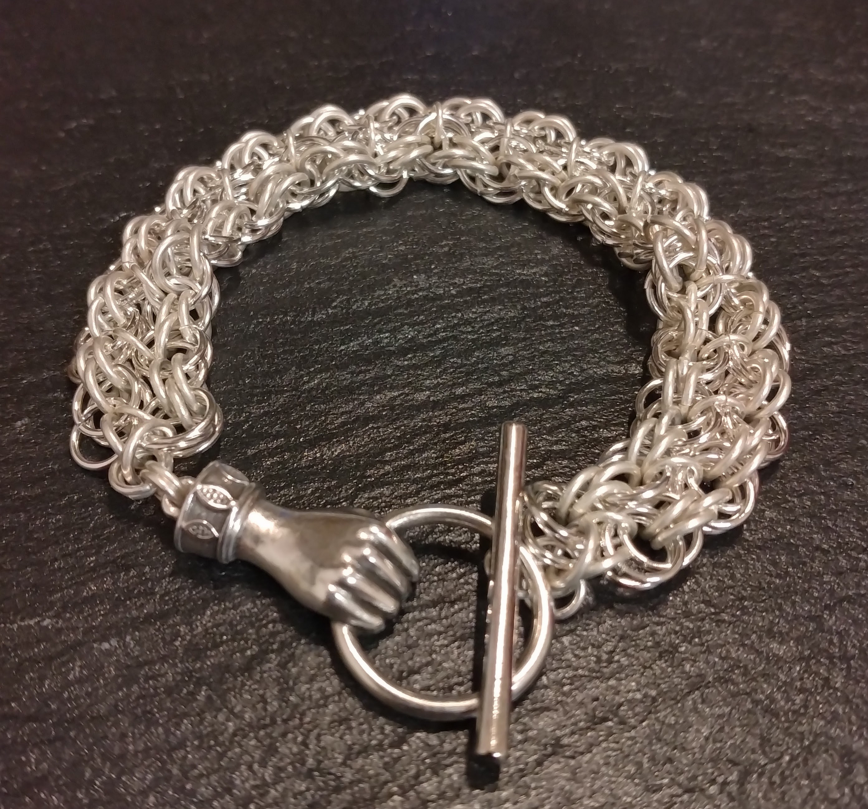 Unisex Fashion Item/手を繋ぐようにそっと寄り添う輝き シルバー２カラーのチェインメイルブレスレット 4,756円