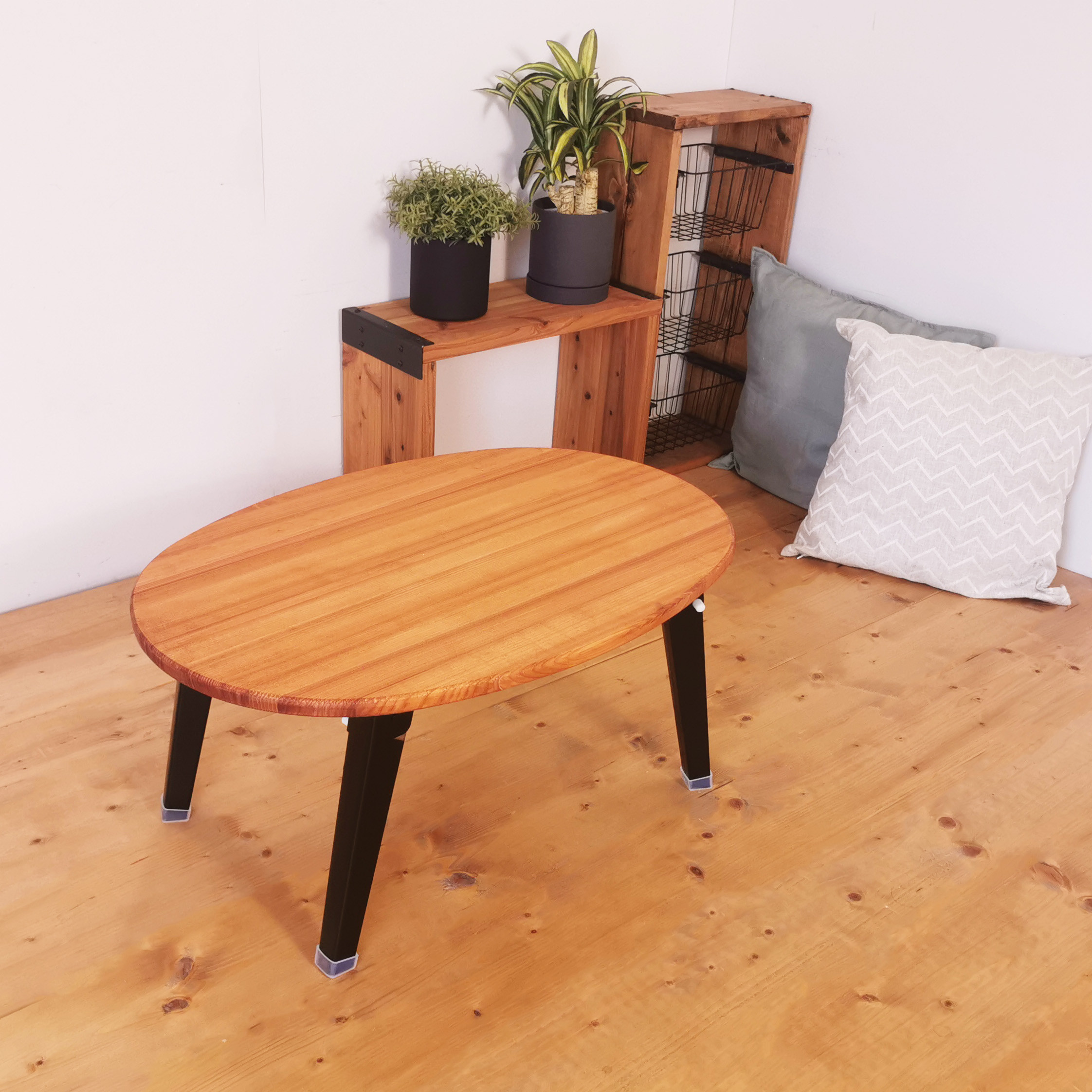 お部屋に圧迫感を与えない優しいカタチ｜折りたたみローテーブル  たまご型　Sサイズ（天然木 / 完成品）