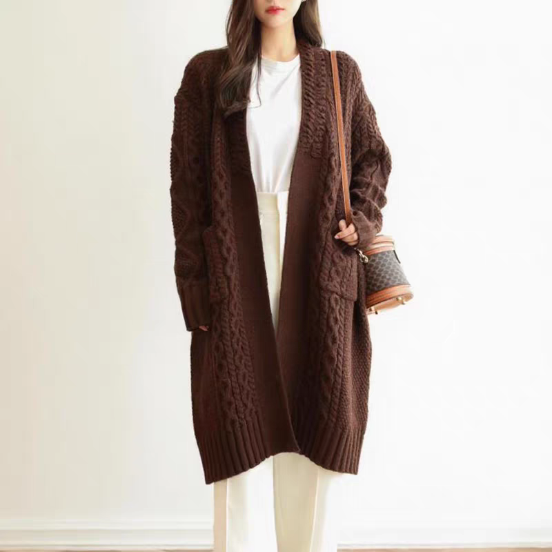 ヒップも隠れてあたたかみのあるコーデへ♪ウール混ケーブルカーディガン