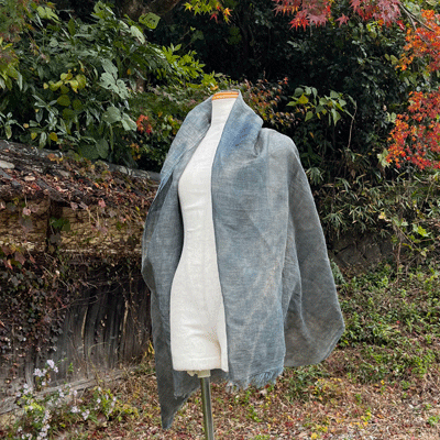藍と柿渋重ね染めロング&ワイドストールK25086