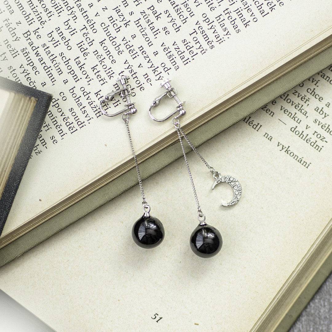 うちの子メモリアル｜遺毛レジン ピアス／イヤリング｜三日月チャーム・シルバー｜虹の橋ジュエリー【オーダーメイド】