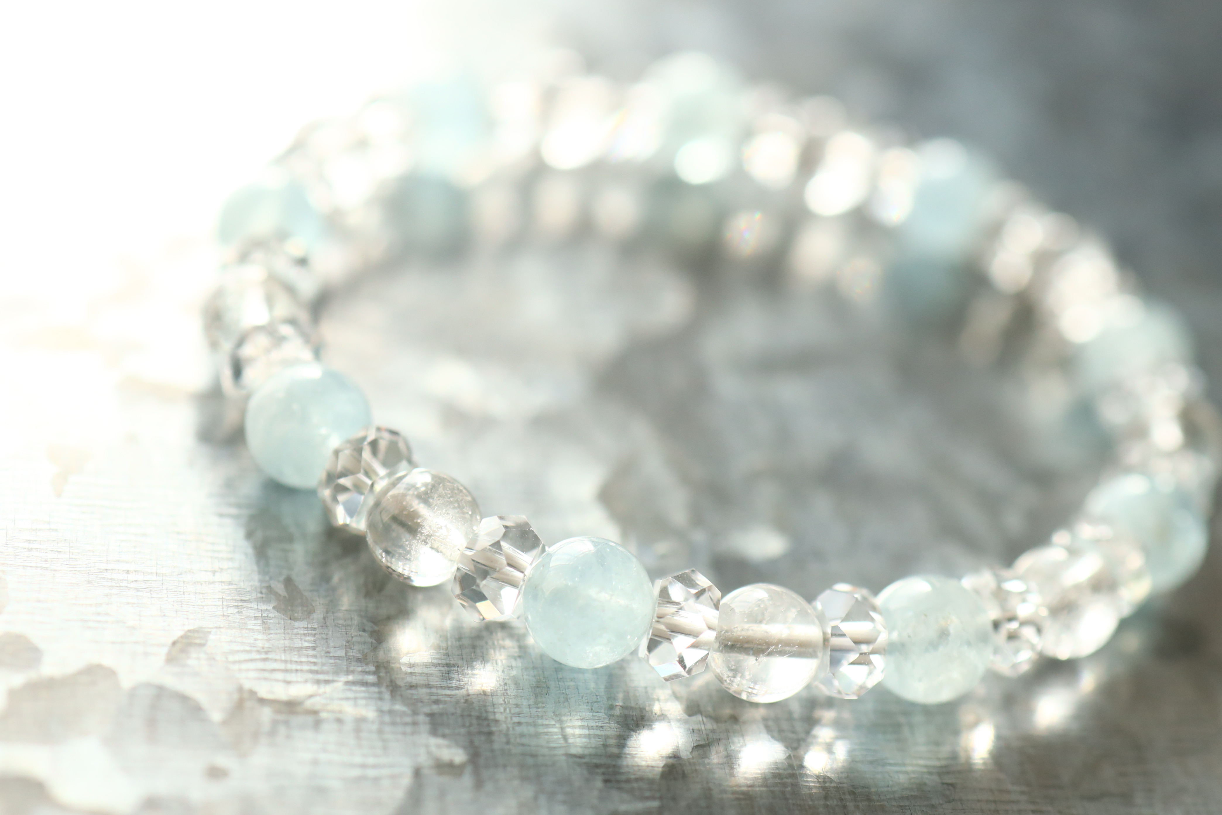 …☆プレミアムブレス（宝石品質）☆アクアマリン（ミルキーブルー）：7ミリ＆アイスクォーツ：6ミリ☆天然石☆…