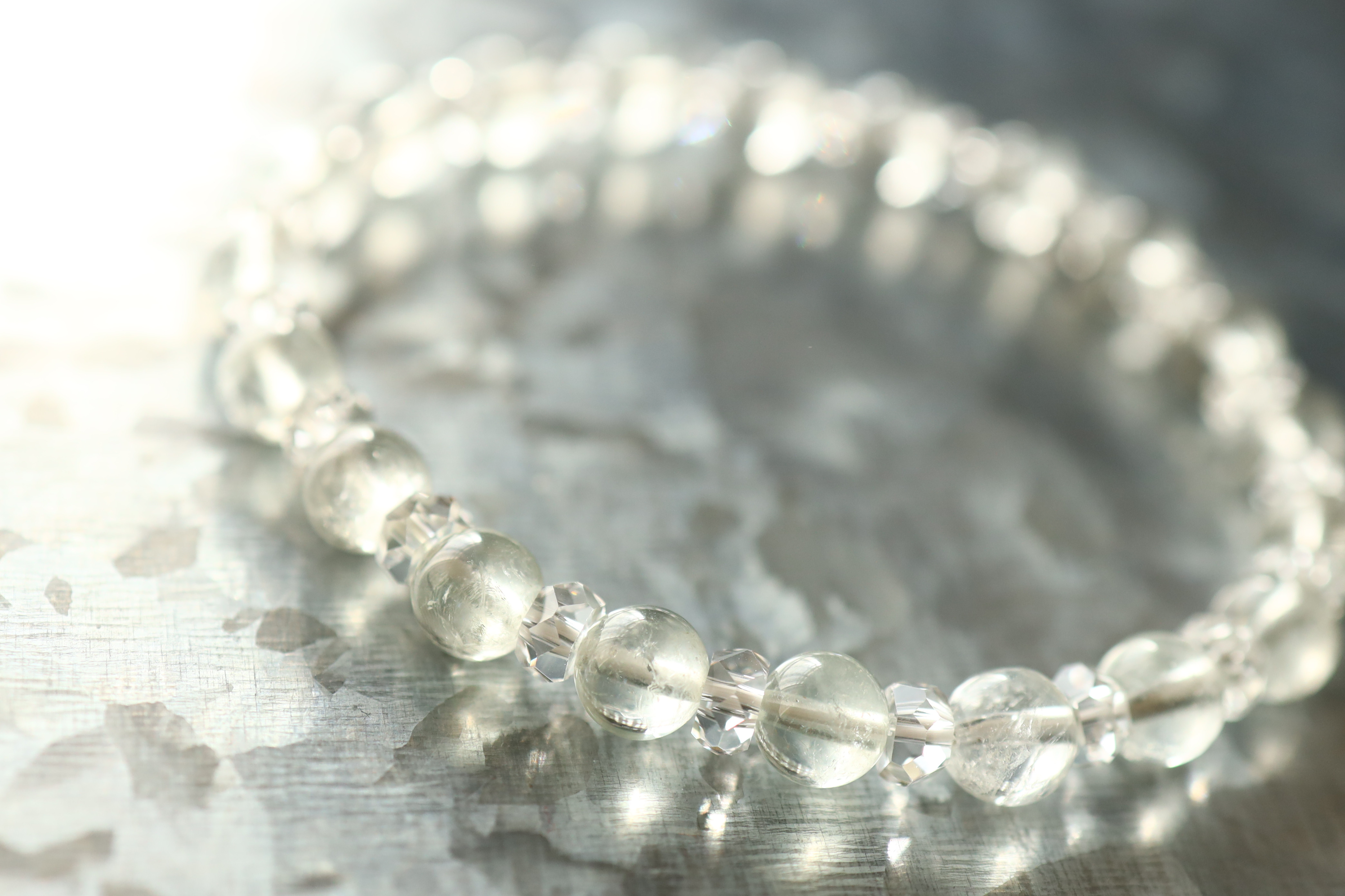 …☆スーパープレミアムブレス☆全ての石に虹を持ちます☆アイリスイングリーンアメジスト：6.5ミリ＆水晶☆天然石☆…