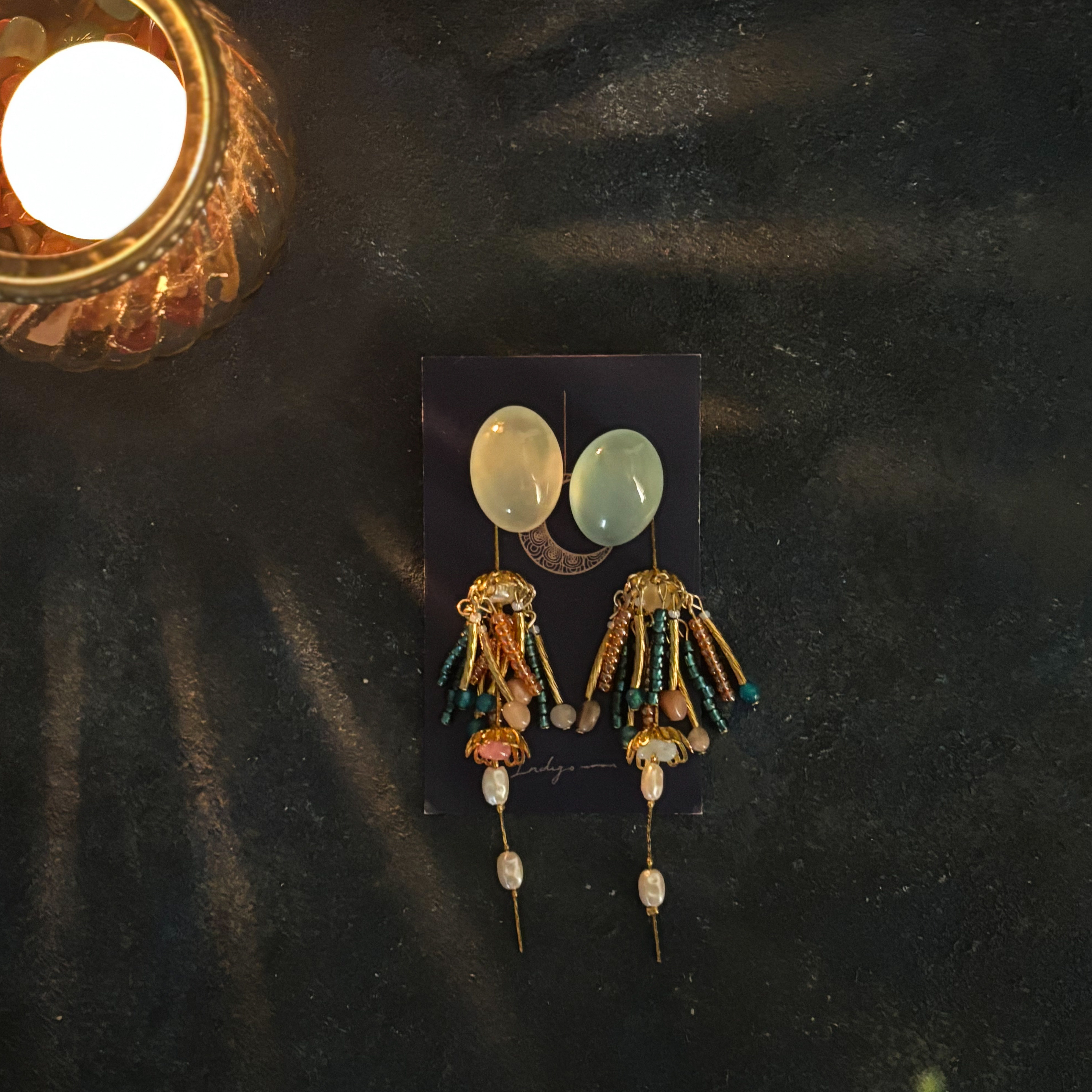 《海月蕾（うみつぼみ）》  マスカットカルセドニーと多石のイソギンチャクピアス