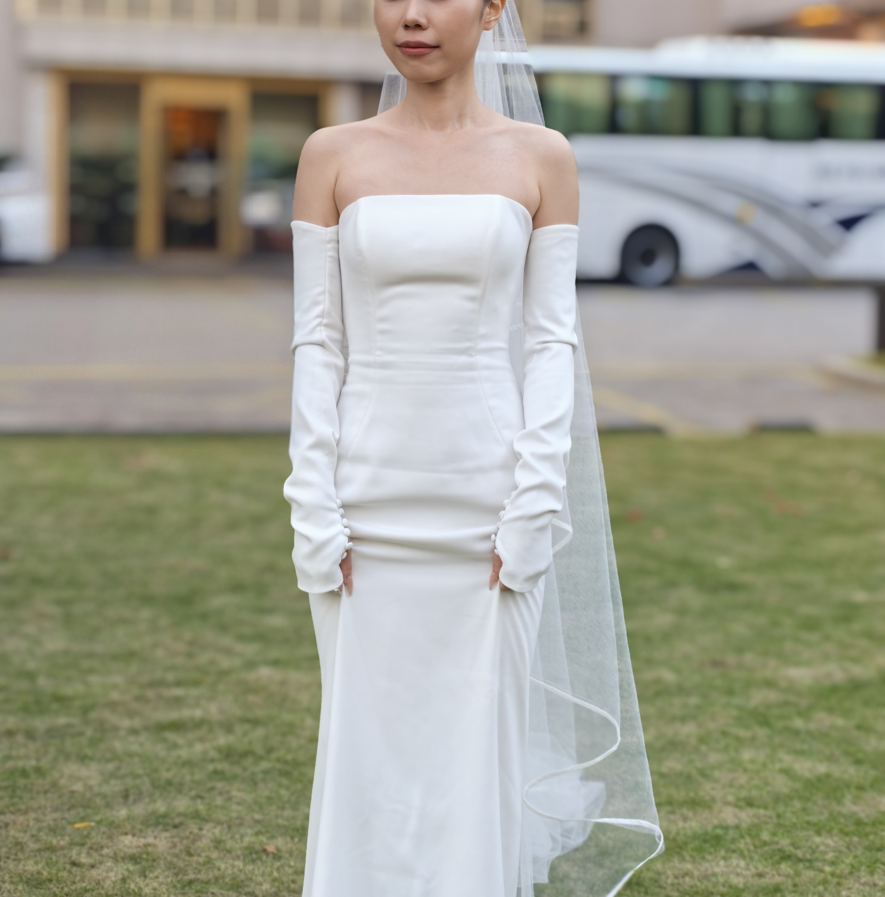 オフショルダー サテン ディープバック ウェディングドレス ロンググローブ付き エレガントフォーマル  ウエディングド