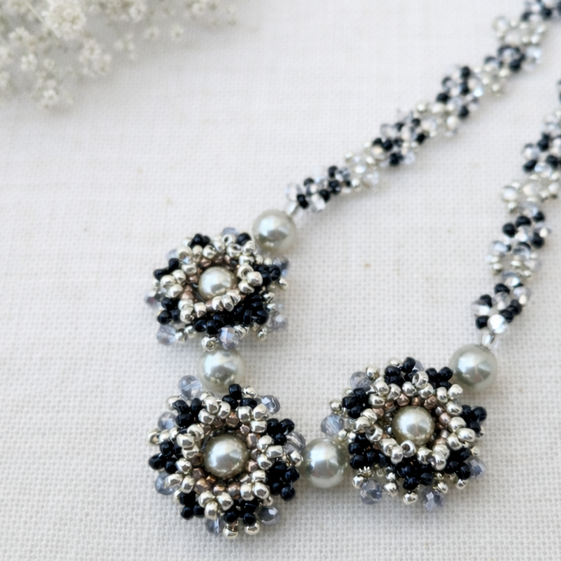 ノワール・ペタル 黒とシルバーのネックレス アレルギー対応