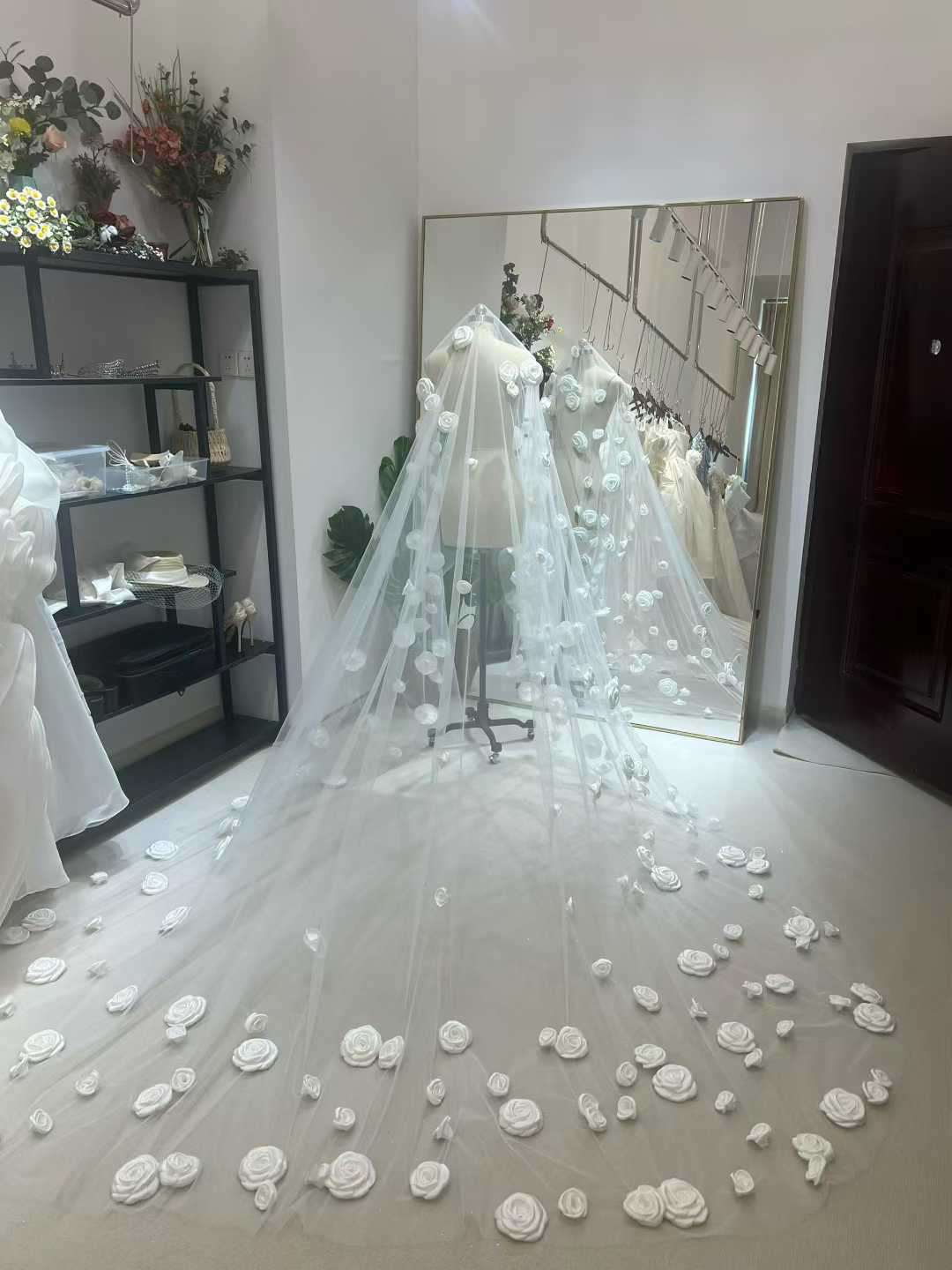 送料無料！ロングベール バラトレーン ハンドメイド 花嫁/ウェディングドレス 前撮り