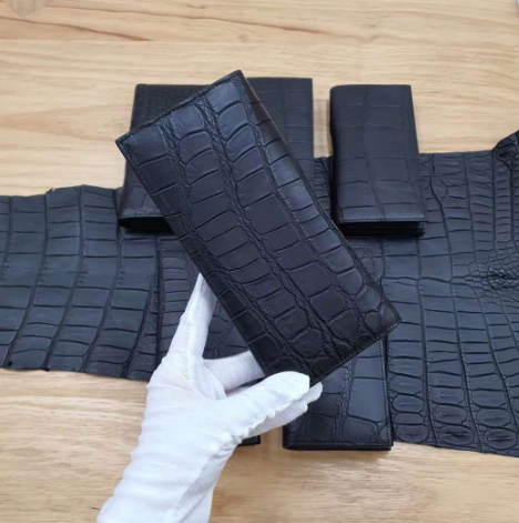 新品クロコダイル 無双本革 長財布 マット仕上げイメージ写真 黑