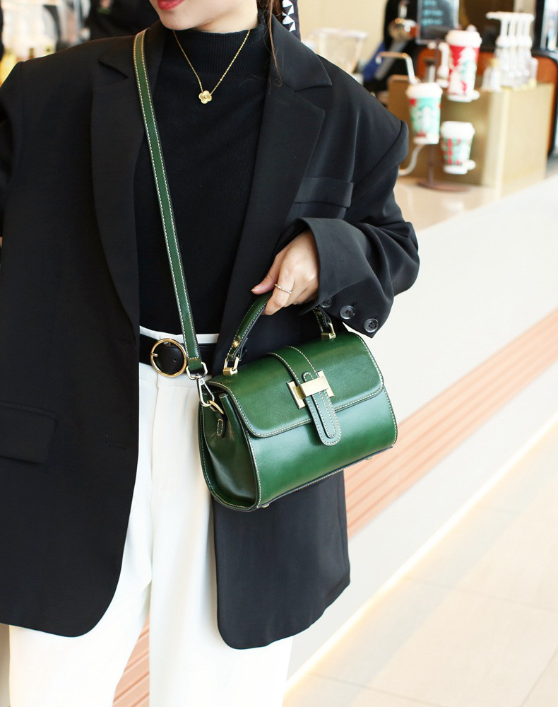 植物タンニン鞣しレザーの上質ミニショルダー｜クラシックロック付き小さめスクエアバッグ