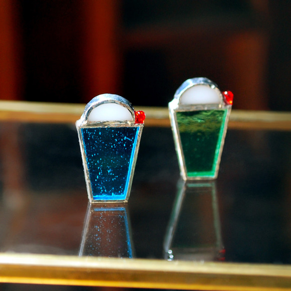 ピンズ クリームソーダ【Pins, Soda float】ブローチ ガラス ステンド