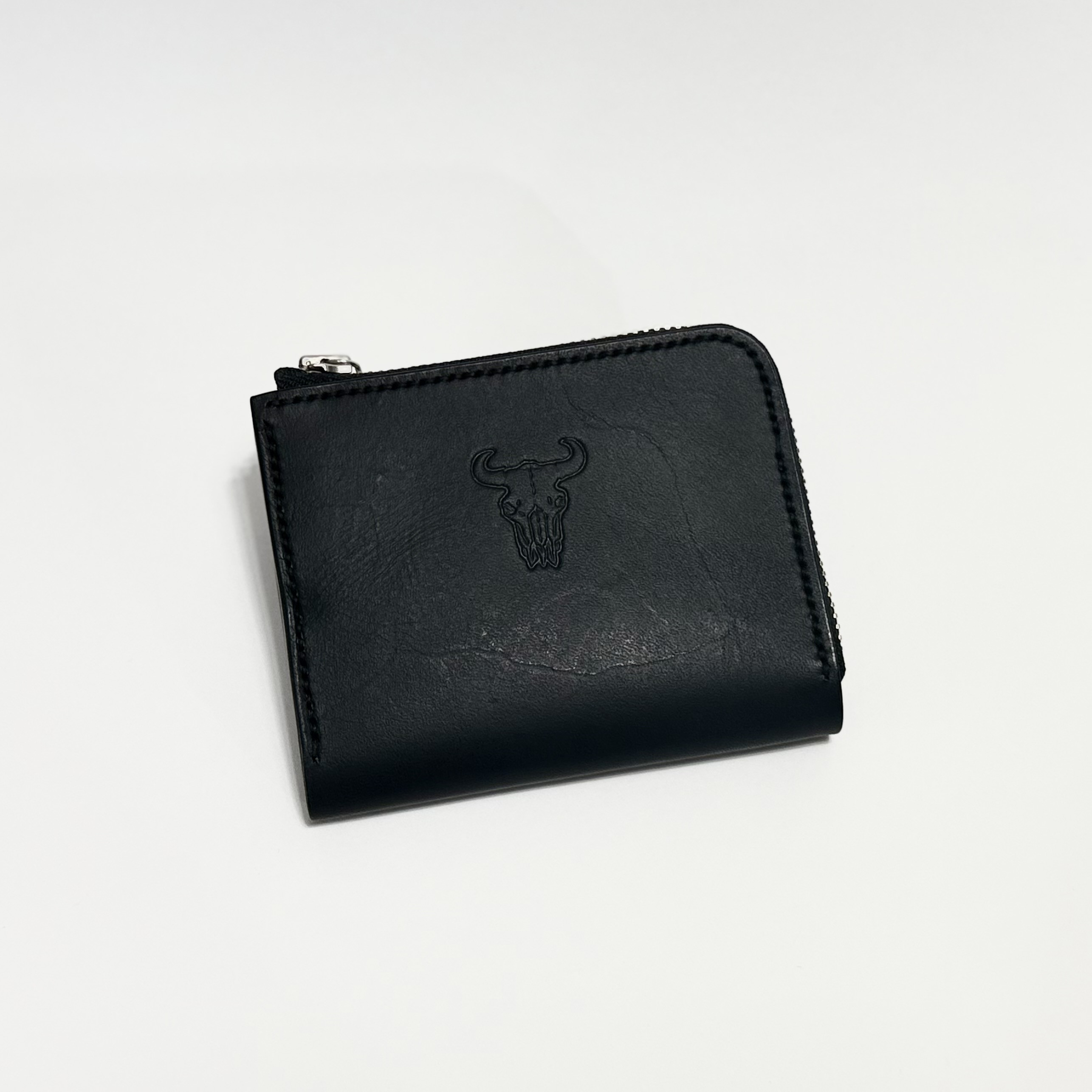 【black】L時ファスナーウォレット／コンパクトウォレット／二つ折財布／本革／レザー