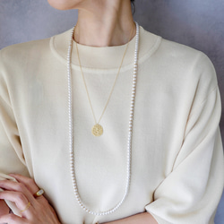 【配戴即可展現優雅氣質】珍珠金雙股項鍊，可單戴或雙股配戴。完美搭配畢業典禮、入學典禮和針織衫。秋冬季節適用。 第3張的照片