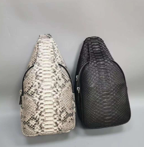 本物パイソン天然革ボディバッグ 斜め掛けバッグ ２色選択可能　多機能　パイソン革ショルダー