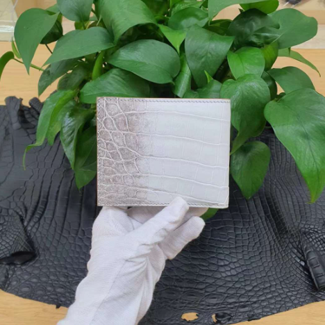 高品質 希少品無双ヒマラヤナイルクロコダイル革むしょう二つ折り財布