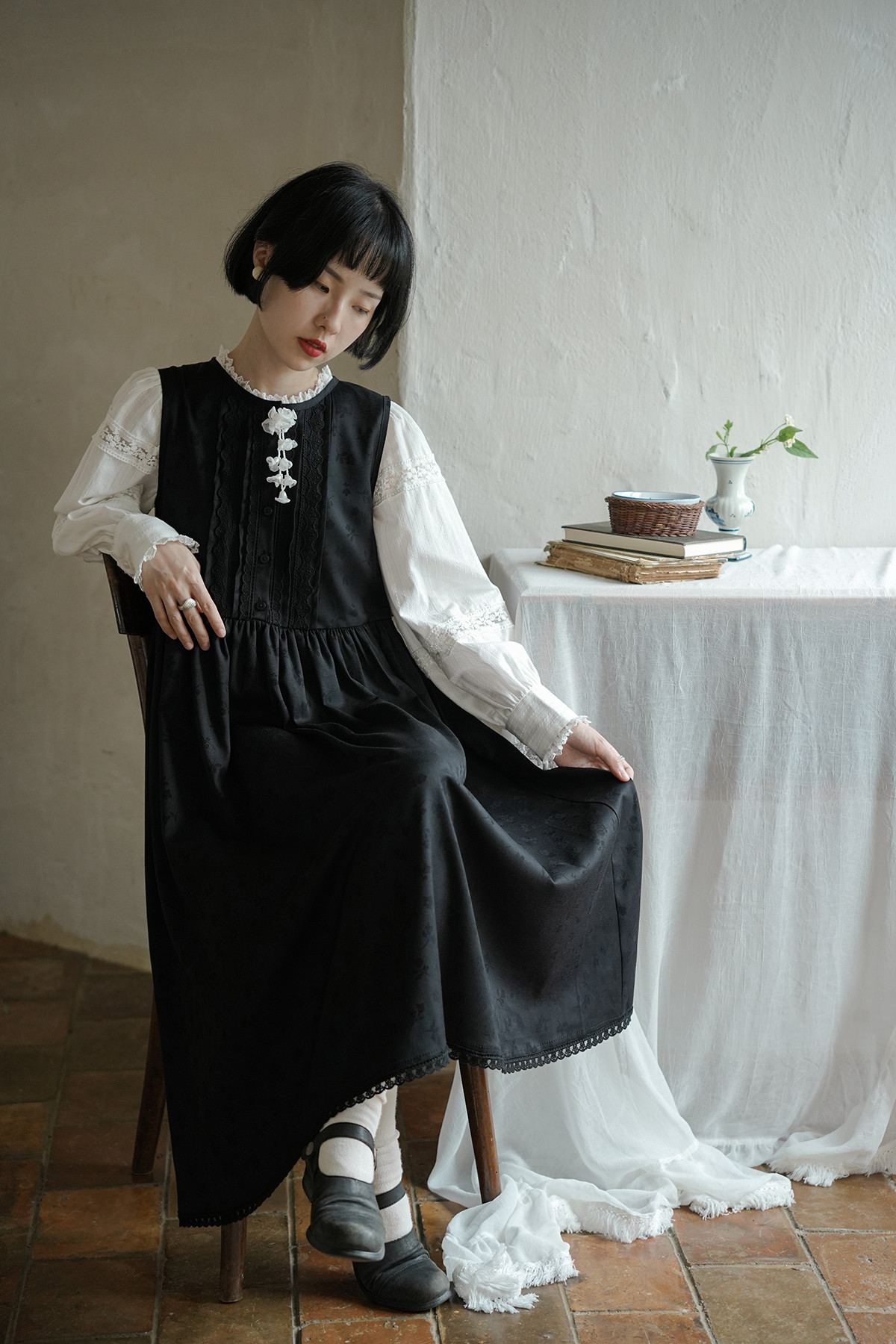 静謐ブラック和風ワンピース 2025 秋冬新作 影のバラプリントレースフリルロングドレス