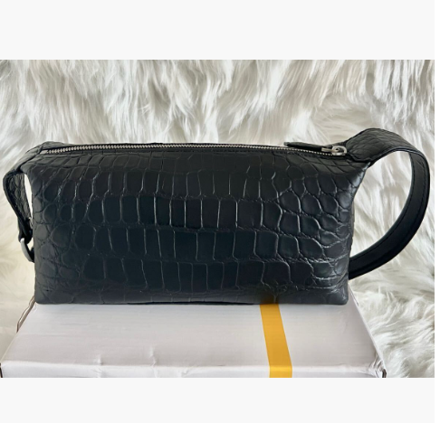 新品マット仕上げクロコダイル革 レザー クラッチバッグ 黒　実物写真