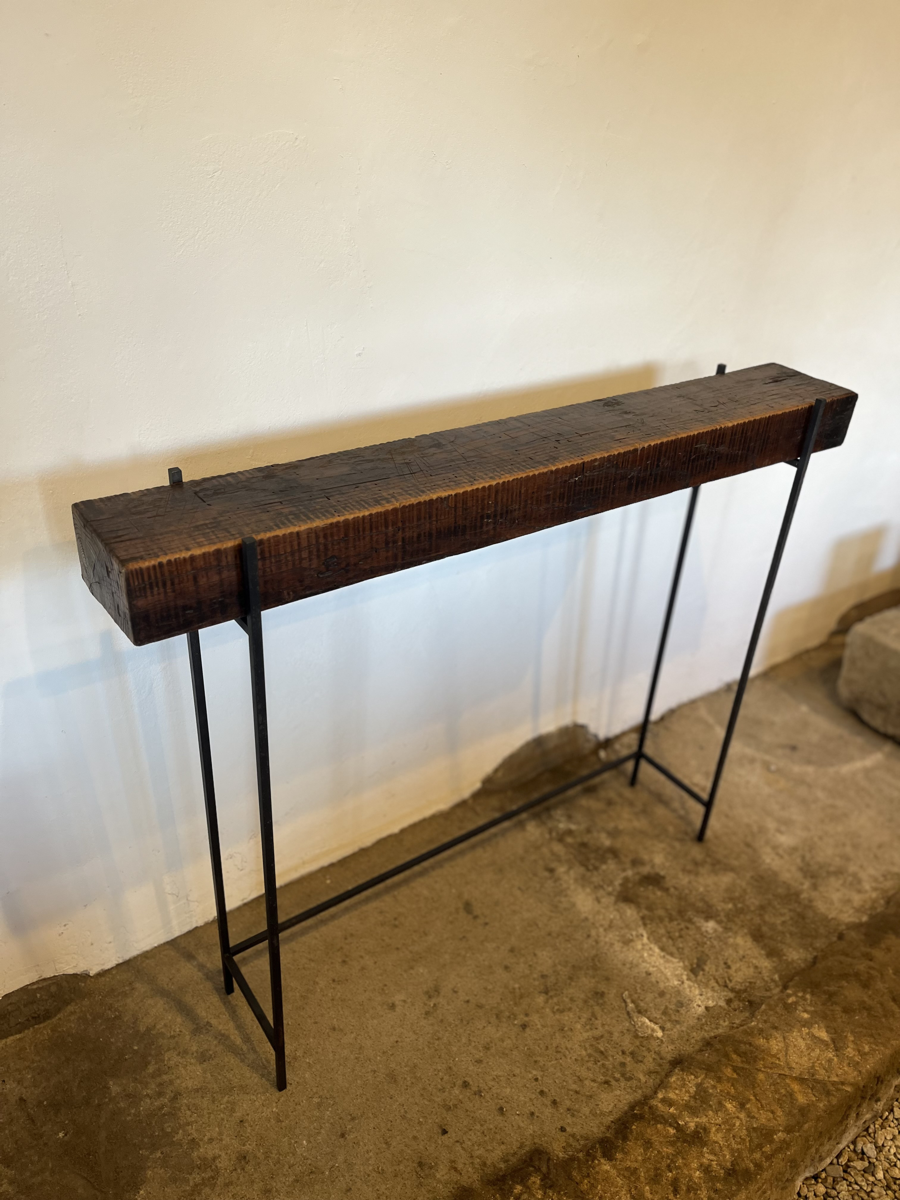 古材と鉄の飾り台　アイアン