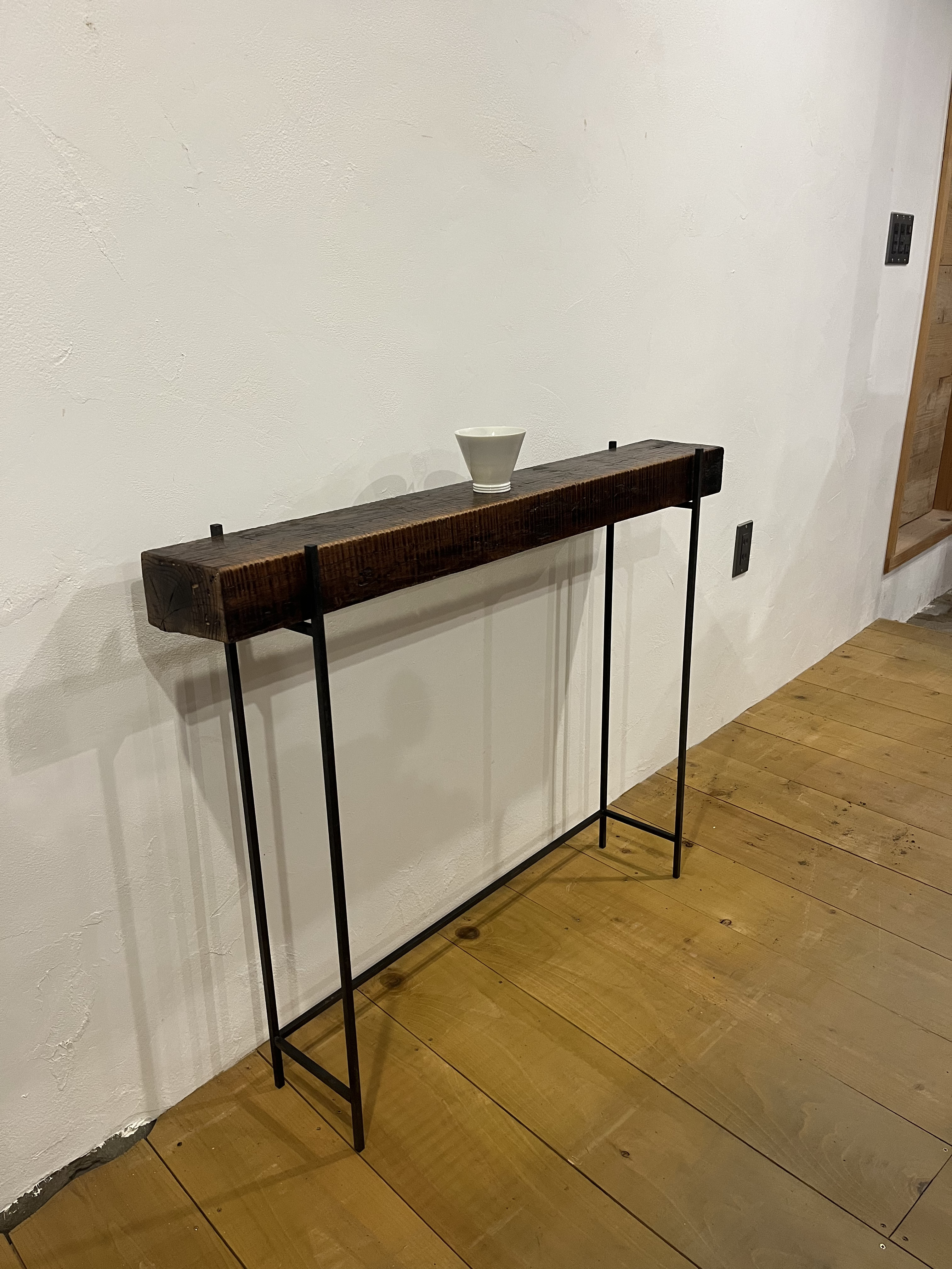 古材と鉄の飾り台　アイアン