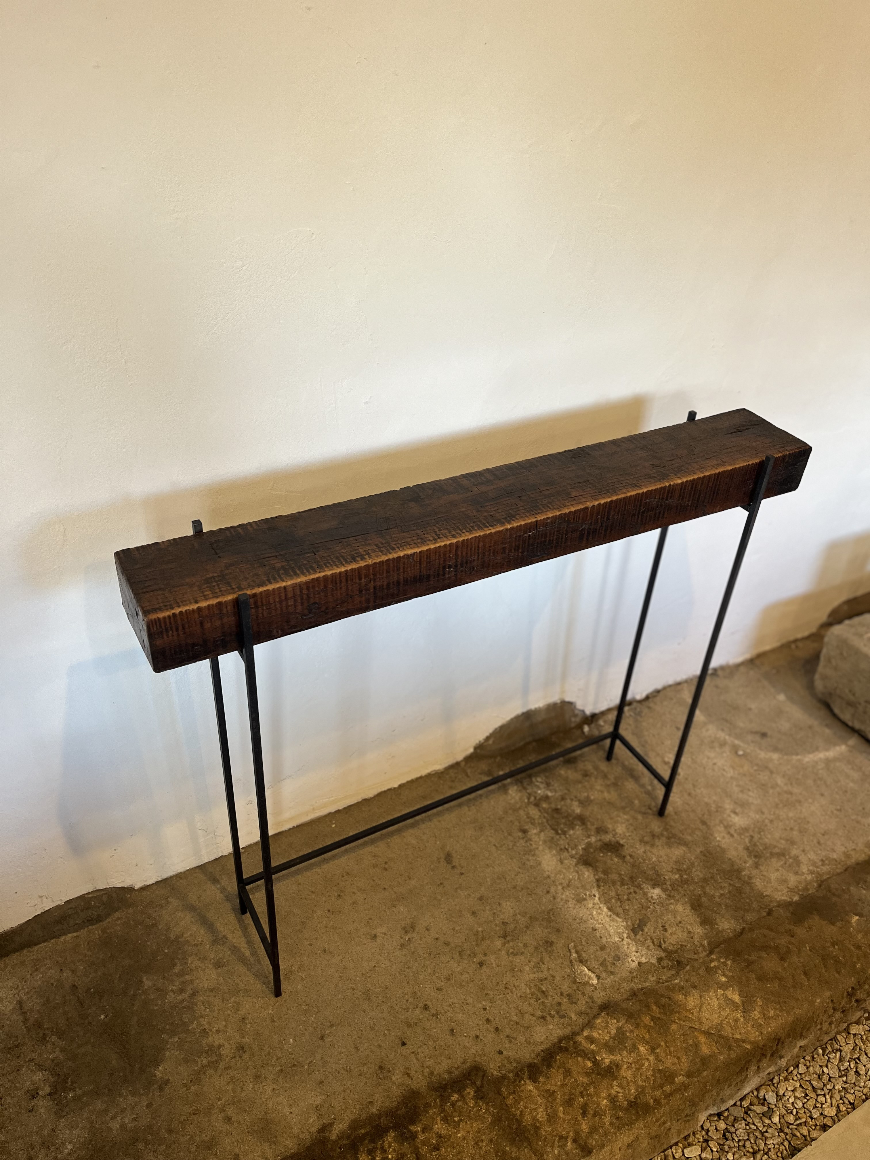 古材と鉄の飾り台　アイアン