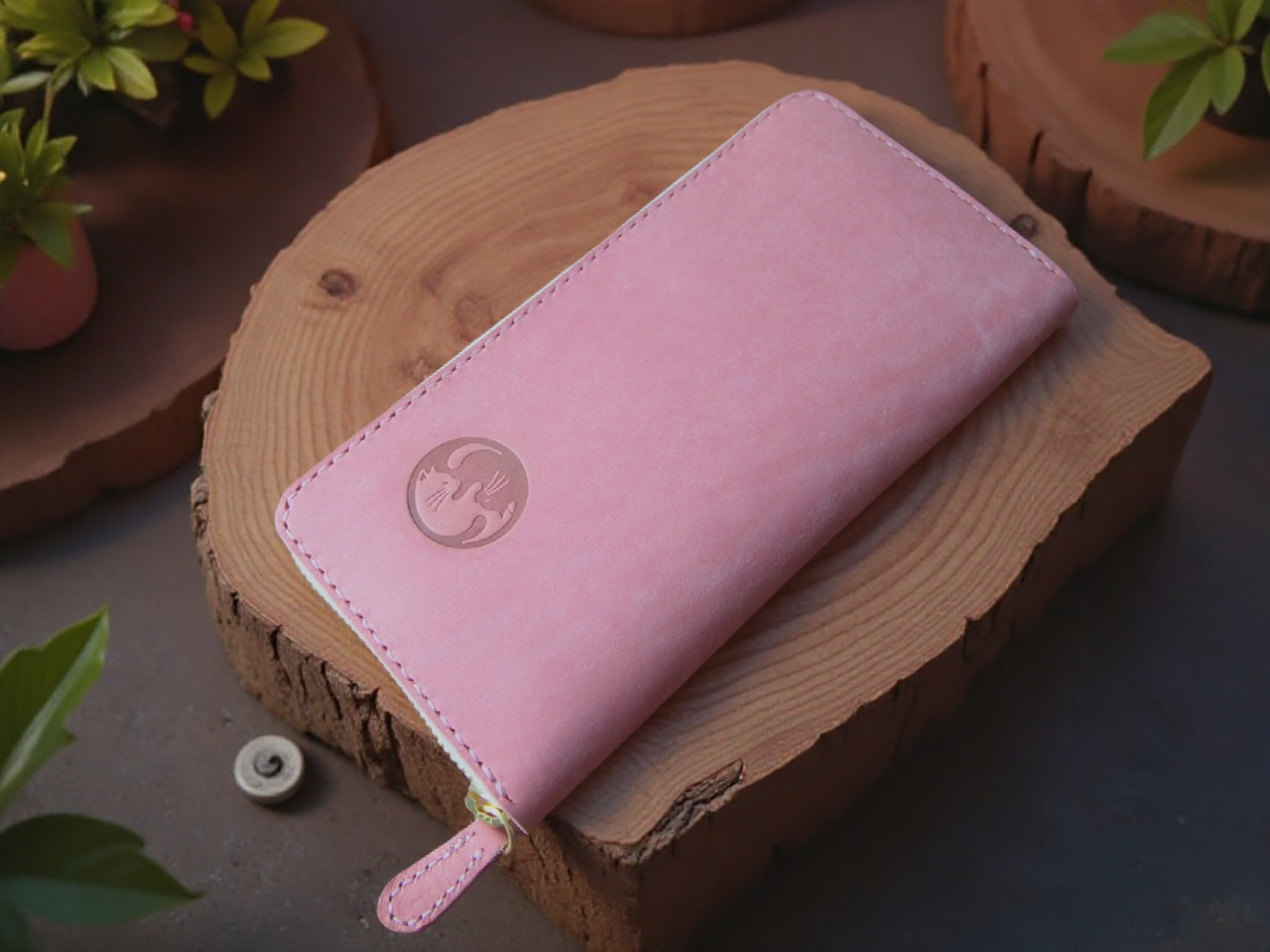 ラウンドファスナー長財布　通帳も入る大容量　眠り猫　猫　陽陰　肉球　イタリアンレザー　ピンク