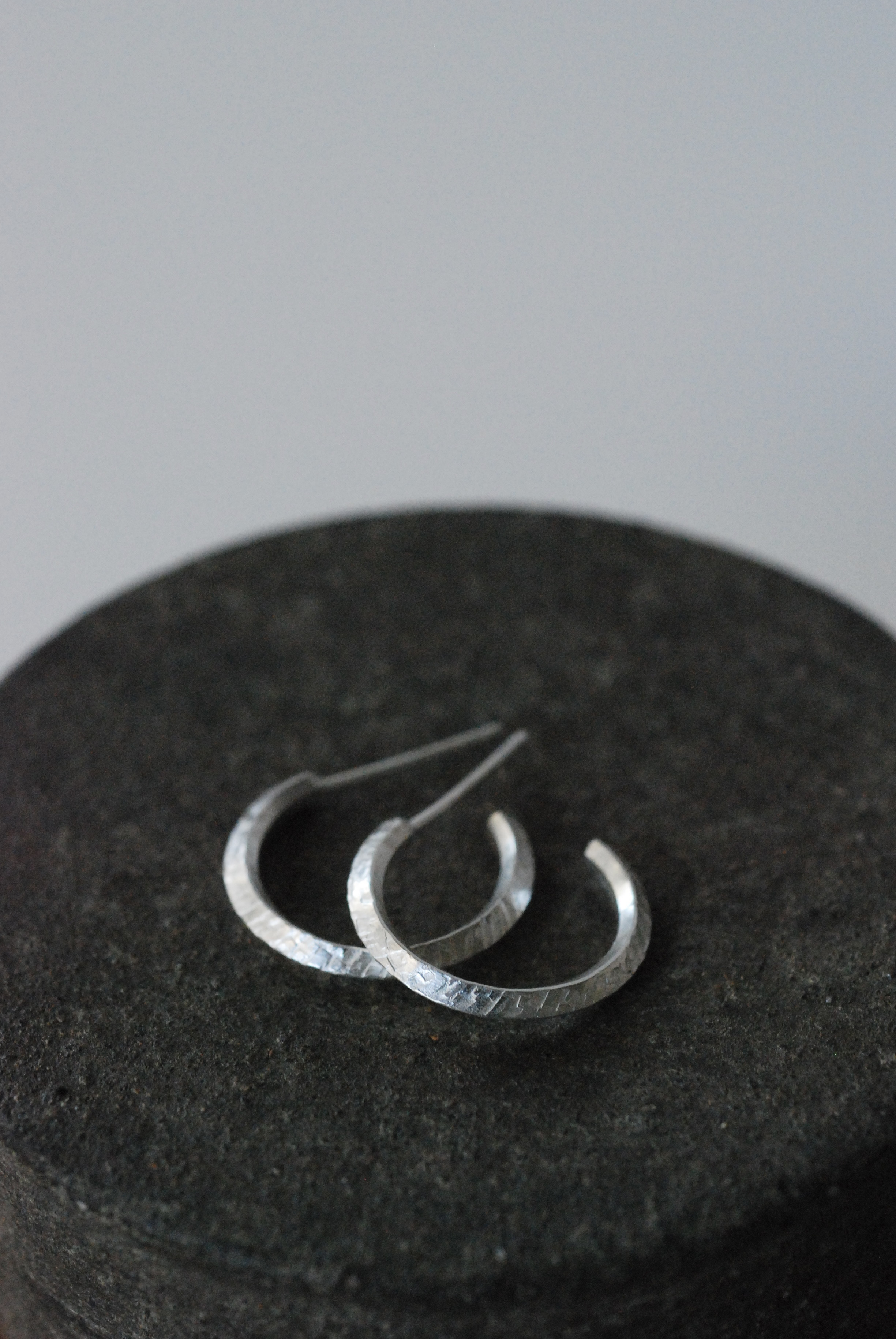 SV925「古城のフープピアス」